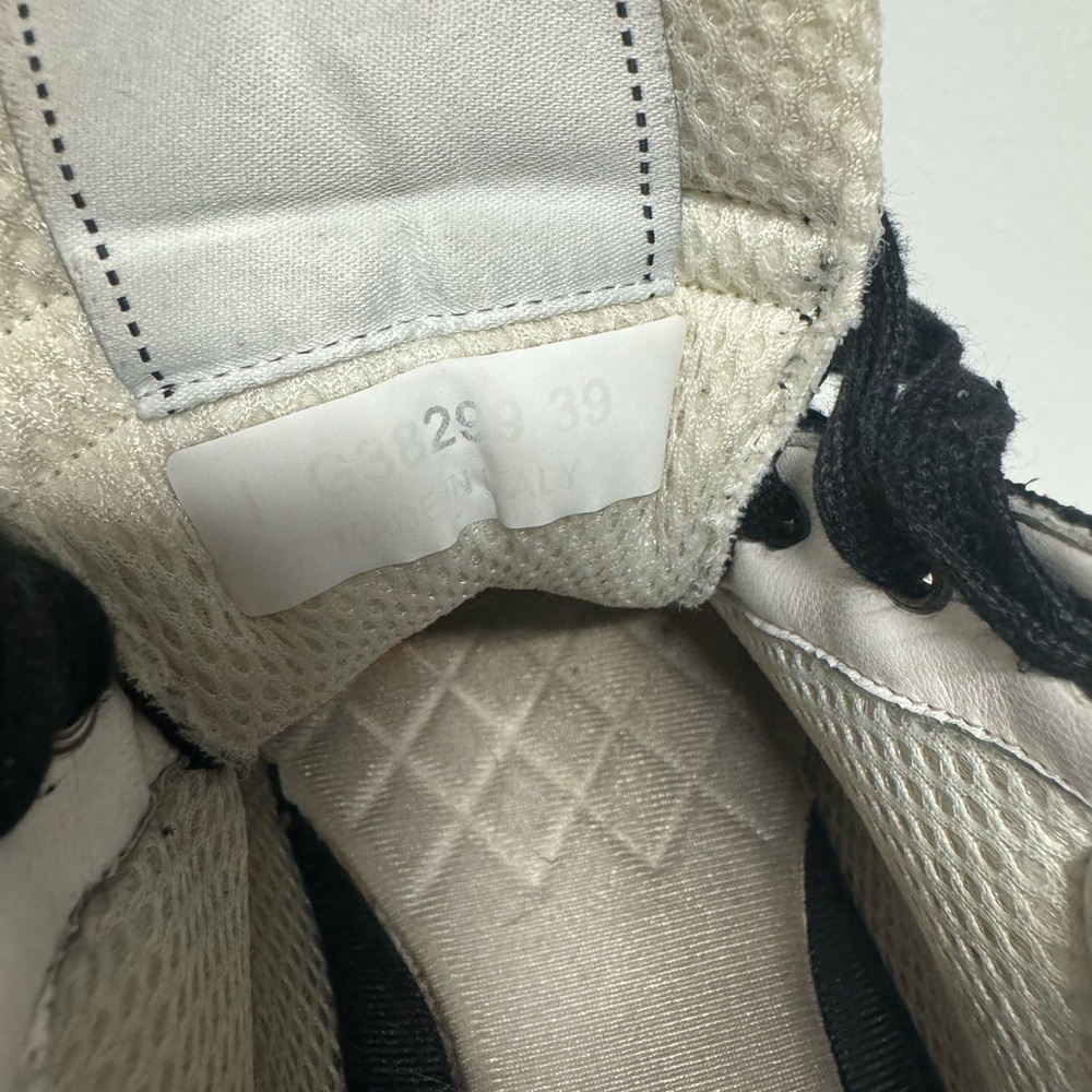 CHANEL Black and White sneakers size 39 - Picture 5 of 5